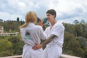 Lakeside Glamping With View, Fire Pit & Hammock