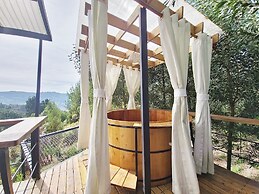 Lakeside Glamping With View, Fire Pit & Hammock