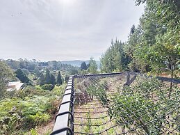 Lakeside Glamping With View, Fire Pit & Hammock