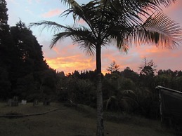 Lakeside Glamping With View, Fire Pit & Hammock