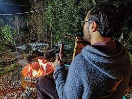 Lakeside Glamping With View, Fire Pit & Hammock