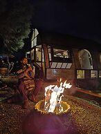 Lakeside Glamping With View, Fire Pit & Hammock