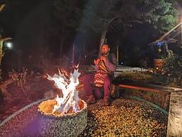 Lakeside Glamping With View, Fire Pit & Hammock