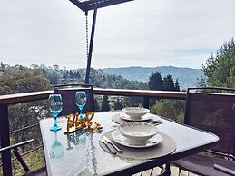 Lakeside Glamping With View, Fire Pit & Hammock