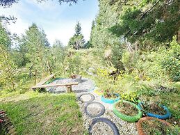 Lakeside Glamping With View, Fire Pit & Hammock