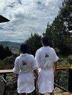 Lakeside Glamping With View, Fire Pit & Hammock