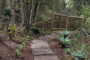 Lakeside Glamping With View, Fire Pit & Hammock