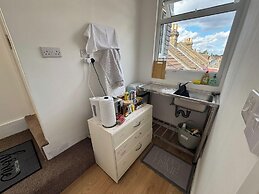 Lancing Road Cozy Apartment in Croydon