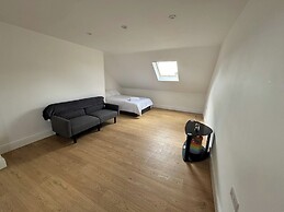 Lancing Road Cozy Apartment in Croydon
