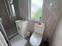 Lancing Road Cozy Apartment in Croydon