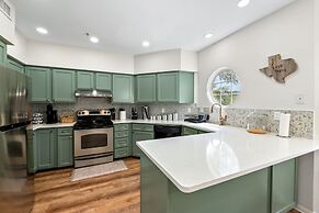 Hill Country Island Retreat