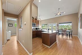 Shiraz Haus - Unit B
