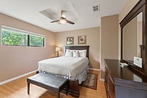 Shiraz Haus - Unit B