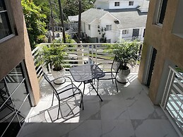 360 Rokview Suites