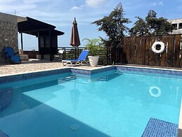 360 Rokview Suites