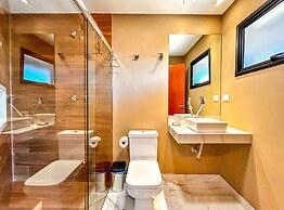 Casa com 4 Su tes Jacuzzi e Lareira Externa