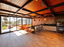 Casa com 4 Su tes Jacuzzi e Lareira Externa