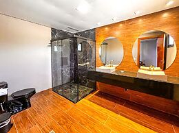 Casa com 4 Su tes Jacuzzi e Lareira Externa