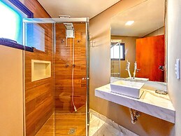 Casa com 4 Su tes Jacuzzi e Lareira Externa