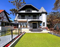 Casa com 4 Su tes Jacuzzi e Lareira Externa