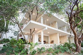Corrales Bay Resort