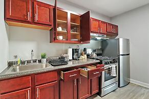 1BR Airy Apt- Barry 2