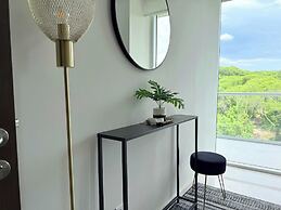 Luxury 2BR Bolongo Ocean View Private Beach