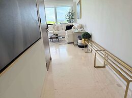 Luxury 2BR Bolongo Ocean View Private Beach