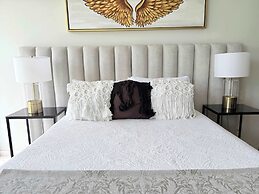 Luxury 2BR Bolongo Ocean View Private Beach