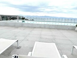 Luxury 2BR Bolongo Ocean View Private Beach