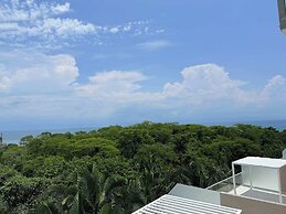 Luxury 2BR Bolongo Ocean View Private Beach