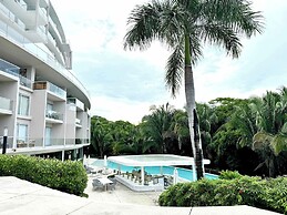 Luxury 2BR Bolongo Ocean View Private Beach