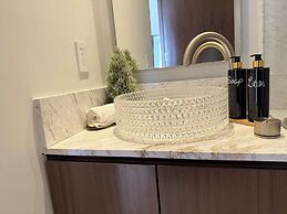 Luxury 2BR Bolongo Ocean View Private Beach