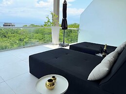 Luxury 2BR Bolongo Ocean View Private Beach