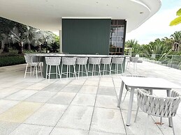 Luxury 2BR Bolongo Ocean View Private Beach