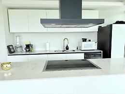 Luxury 2BR Bolongo Ocean View Private Beach