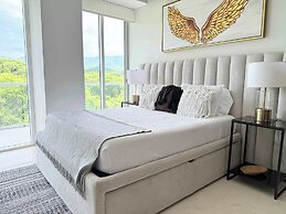 Luxury 2BR Bolongo Ocean View Private Beach