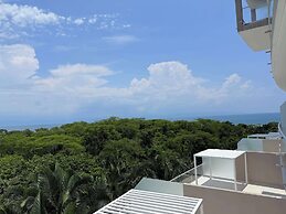 Luxury 2BR Bolongo Ocean View Private Beach