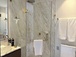 Luxury 2BR Bolongo Ocean View Private Beach