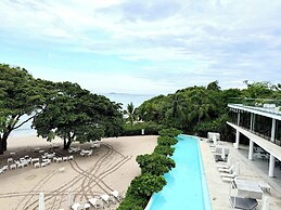 Bolongo: Your Exclusive Oceanfront Escape