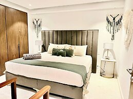 Bolongo: Your Exclusive Oceanfront Escape