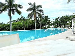 Bolongo: Your Exclusive Oceanfront Escape