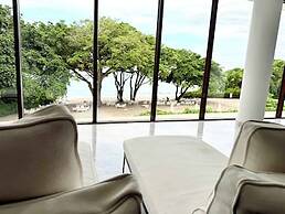 Bolongo: Your Exclusive Oceanfront Escape