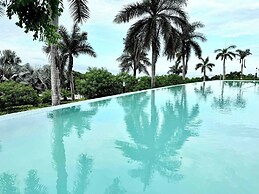 Bolongo: Your Exclusive Oceanfront Escape