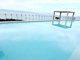 Bolongo: Your Exclusive Oceanfront Escape