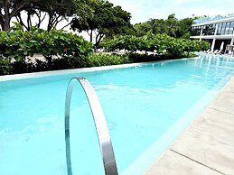 Bolongo: Your Exclusive Oceanfront Escape