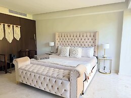 Bolongo: Your Exclusive Oceanfront Escape