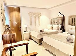 Bolongo: Your Exclusive Oceanfront Escape