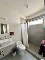 Private Jacuzzi and Pool 2 Level House