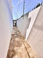 Private Jacuzzi and Pool 2 Level House